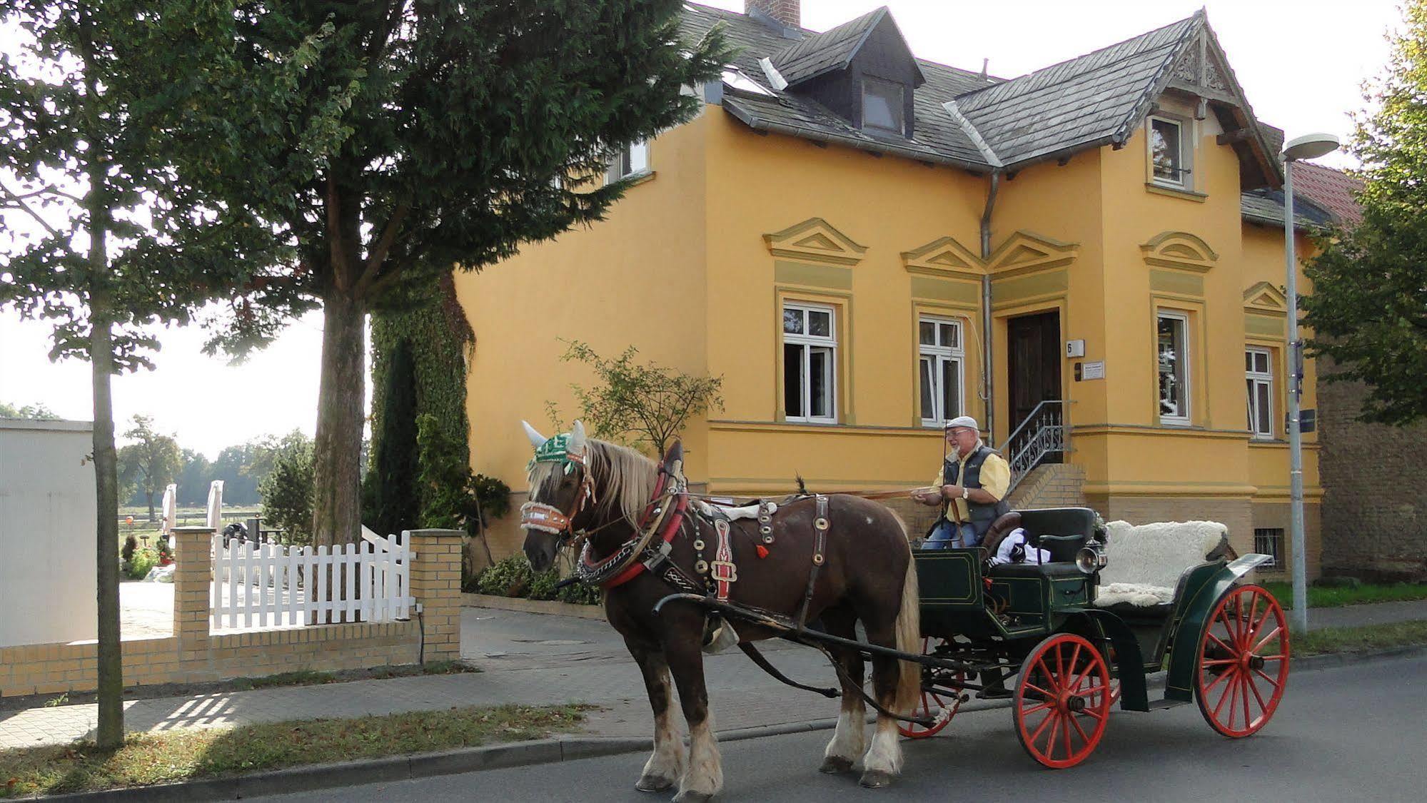 Hotel Dallgow ภายนอก รูปภาพ