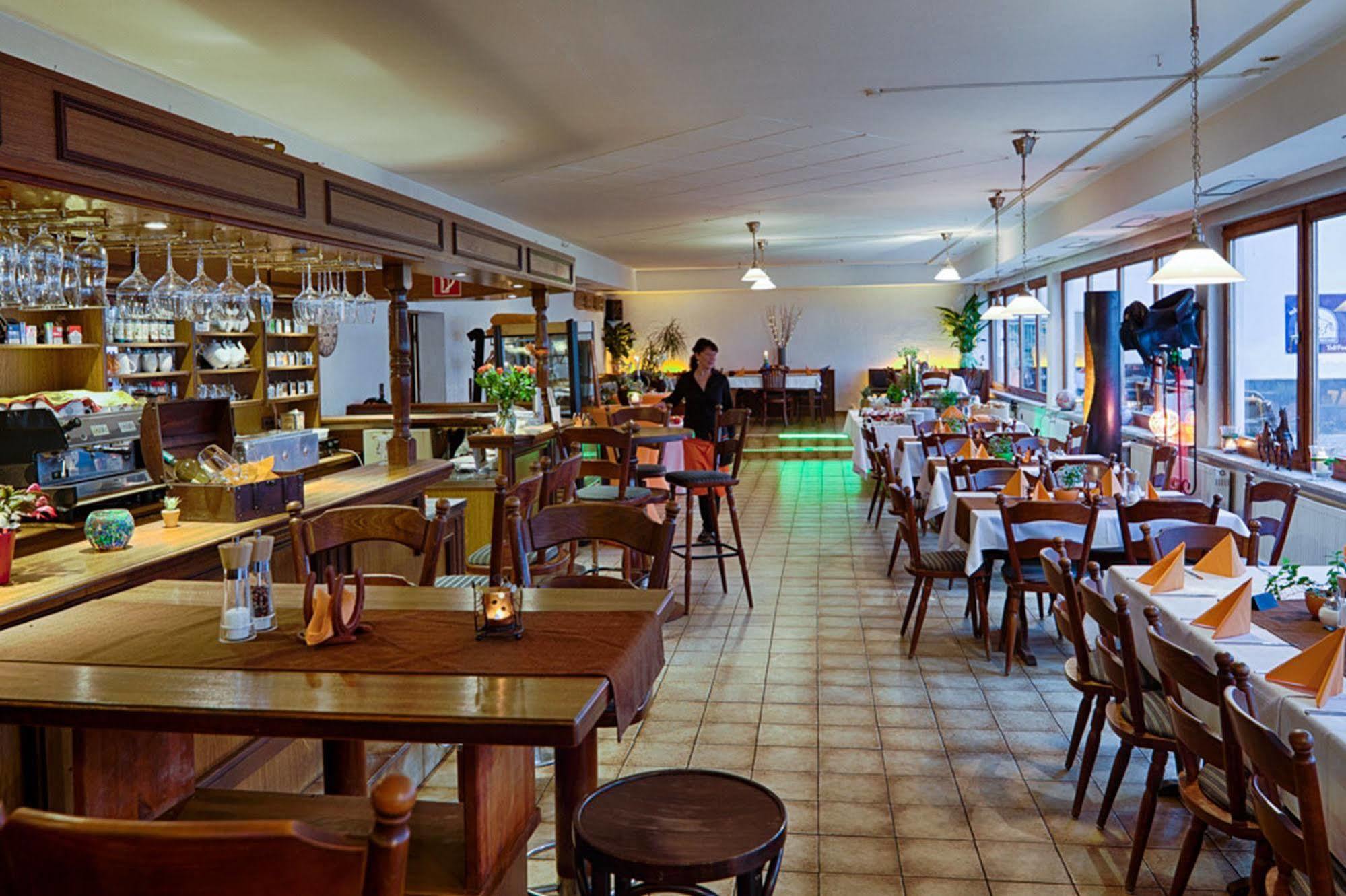 Hotel Dallgow ภายนอก รูปภาพ